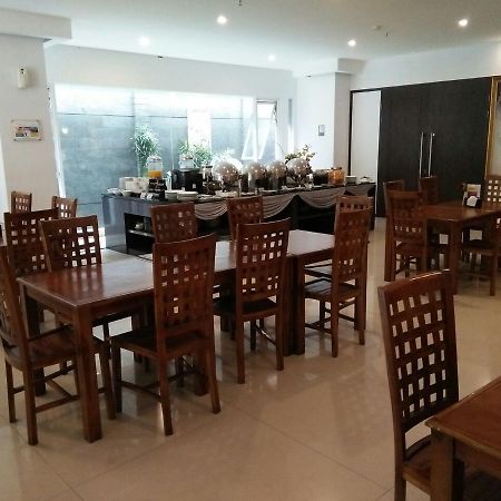 Kembang Hotel Cihampelas Bandung Exterior foto