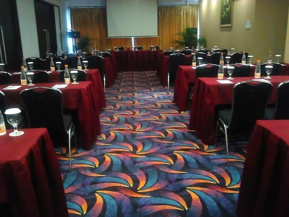 Kembang Hotel Cihampelas Bandung Exterior foto